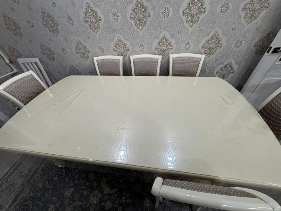 Стол со стульями