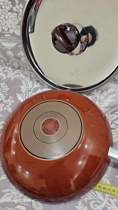 2 -новые сковородки, фирменные