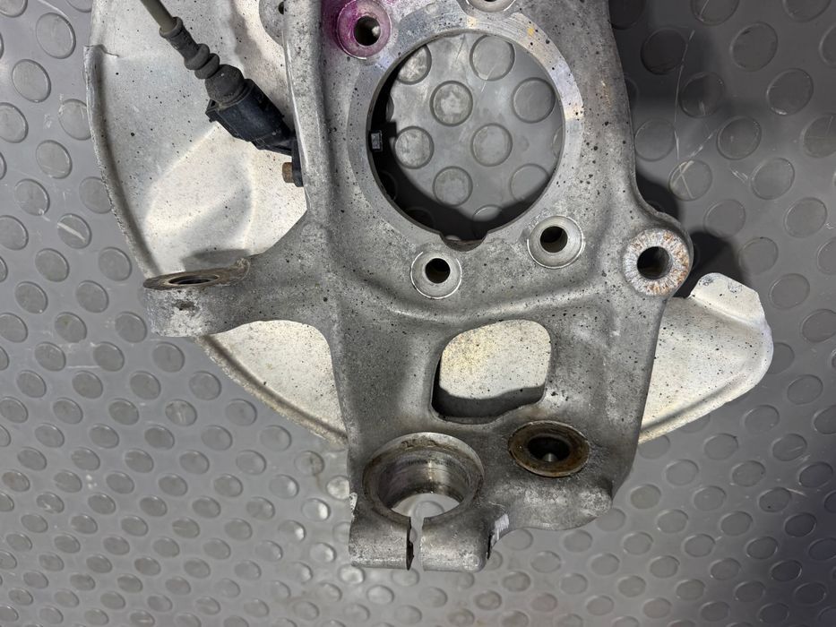 Fuzeta dreapta fata Audi a4 b8 a5 8t q5 8r originala