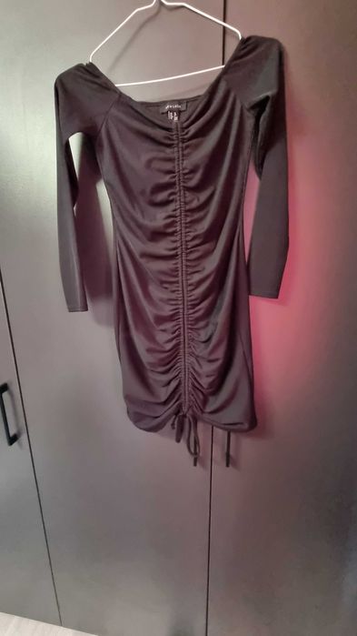 Рокля с паднали ръкави