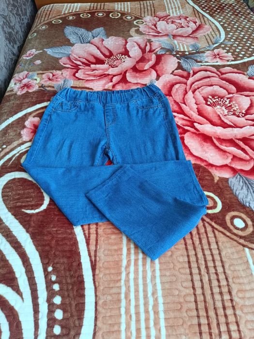Продам женские джинсы