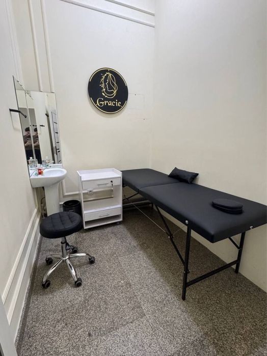 Место под мастеров маникюр и педикюр