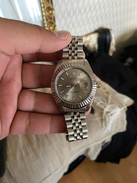 Продавам кварцови часовници