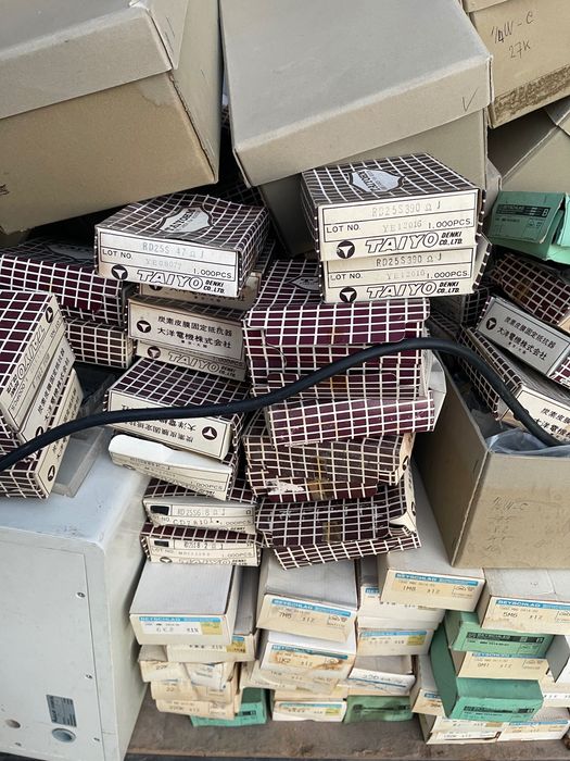 Резистори 200 000 бройки