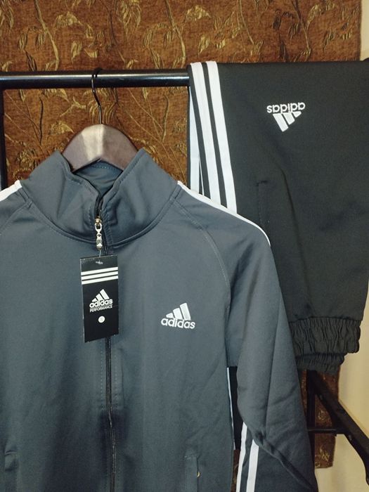 Спортен екип на Adidas