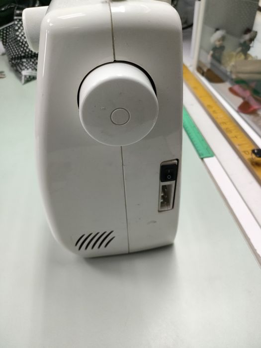 Продам швейную машинку