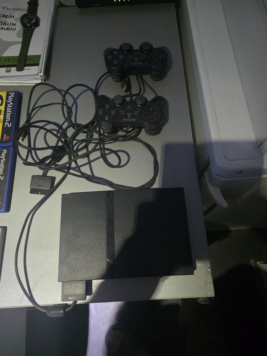 PlayStation 2,2 bucăți funcționale unul NTSC - J, 2 controlere .card de memorie și unul PAL  2 controlere card mem sigilat . Prefer predare personală.