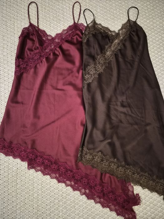 Комплект сатенена рокля с пуловер или жилетка