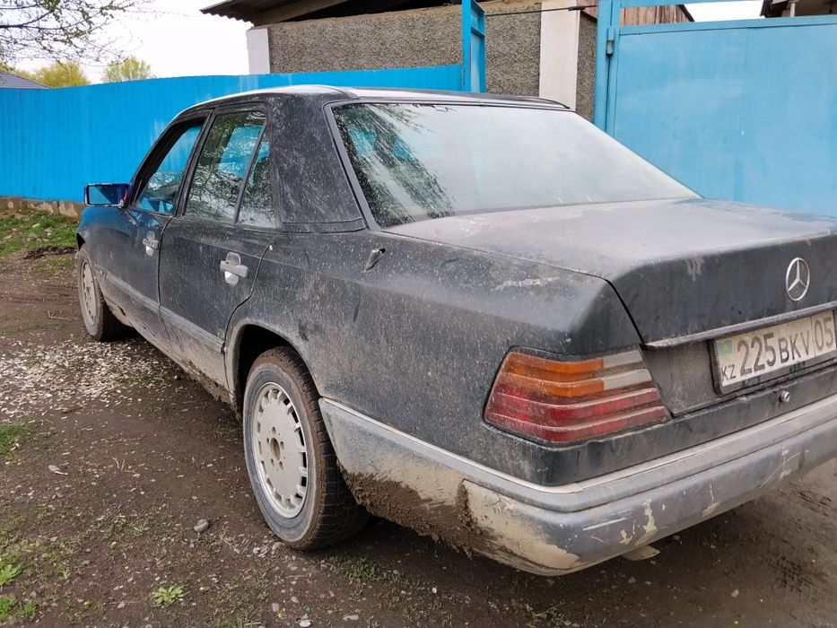 Мерс 124 бенз ,,,
