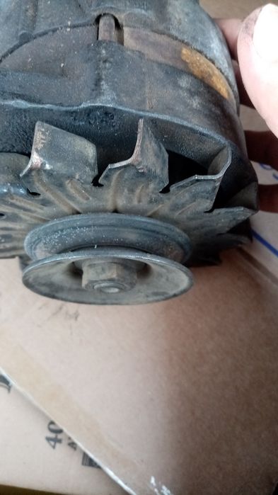 Продам генератор на запчасти