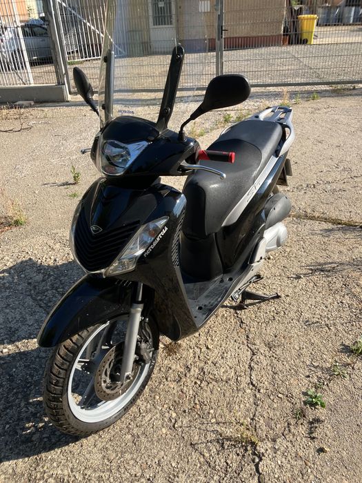 Продавам скутер Хонда SH 150i