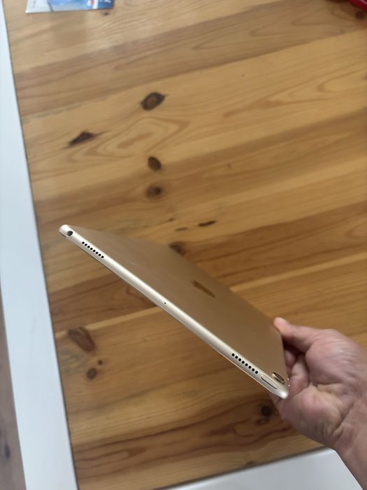 Ipad Pro 10,5. Gold ( A1701) . Stare foarte buna