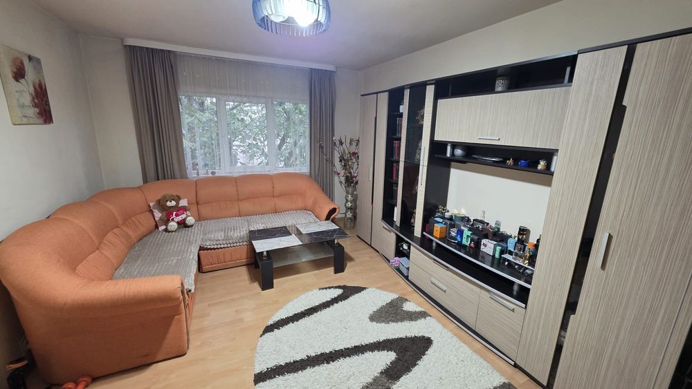 De vânzare apartament cu două camere PB decomandat