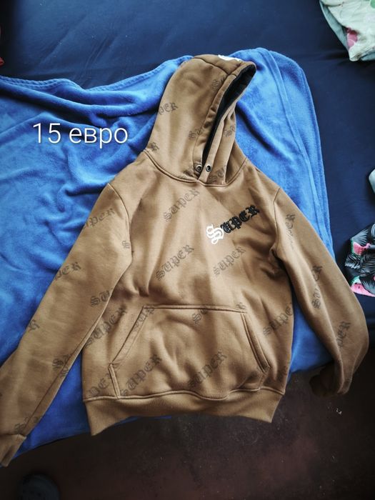 Продавам много малко използвани дрехи(Някой са чисто нови)
