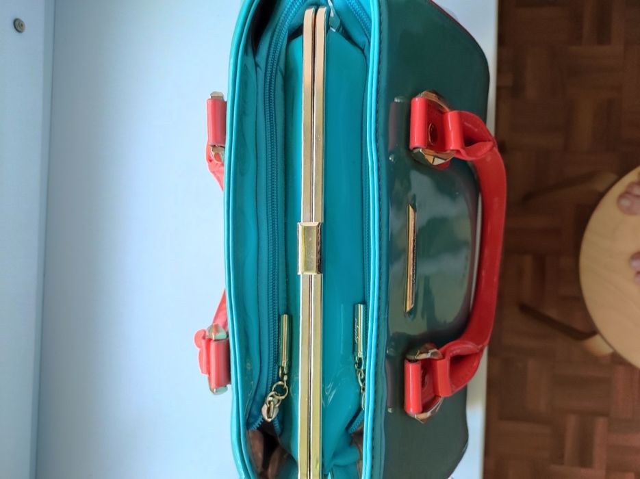 Продам женскую сумочку