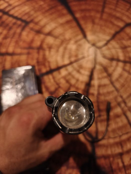 Фенер с електрошок и вграден лазер