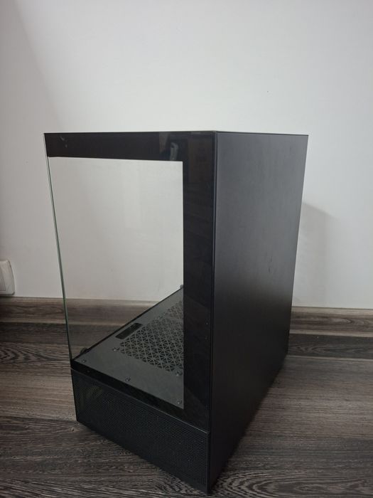 Carcasa PC ca noua