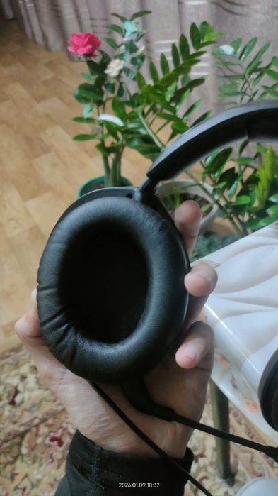 Продам наушники HyperX