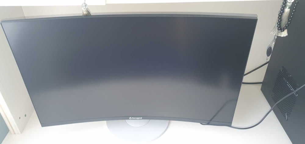 Настолен геймърски компютър.