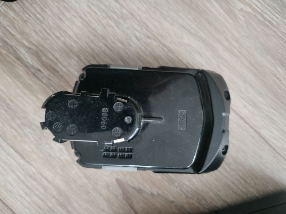 Hitachi acumulator și încărcător 18 volți