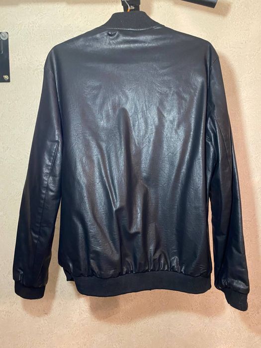 Черный бомбер прада