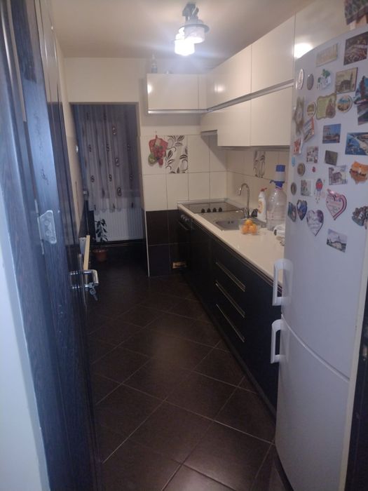 Închiriez apartament 3 camere decomandat