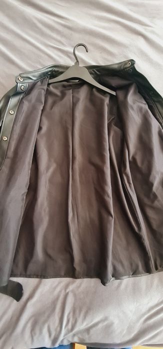 Trenci scurt din imitație piele