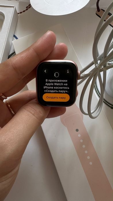 Продам Apple Watch SE