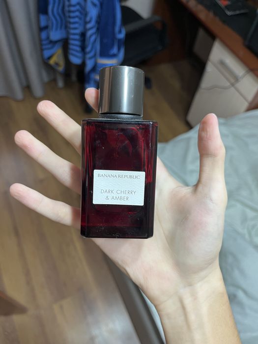 Духи BANANA REPUBLIC dark cherry & amber