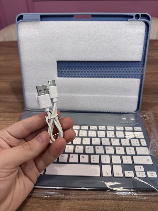Husă Vobafe cu Tastatură pentru iPad Air 11” – M2/M3 (2024/2025)