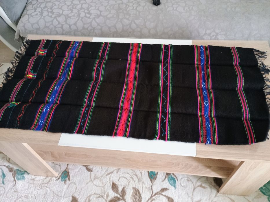 Ръчно тъкани месали,  килимче и плат, престилки