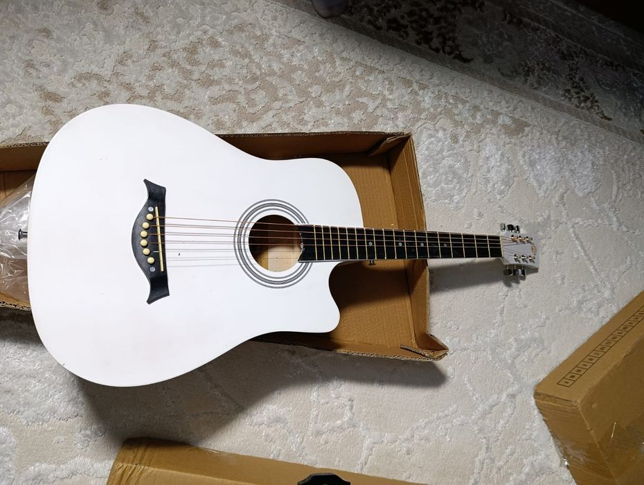 Гитара акустическая