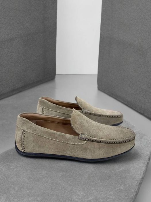 Мокасины и кроссовки.