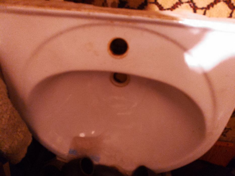 Продам раковину целая без повреждений без трещин