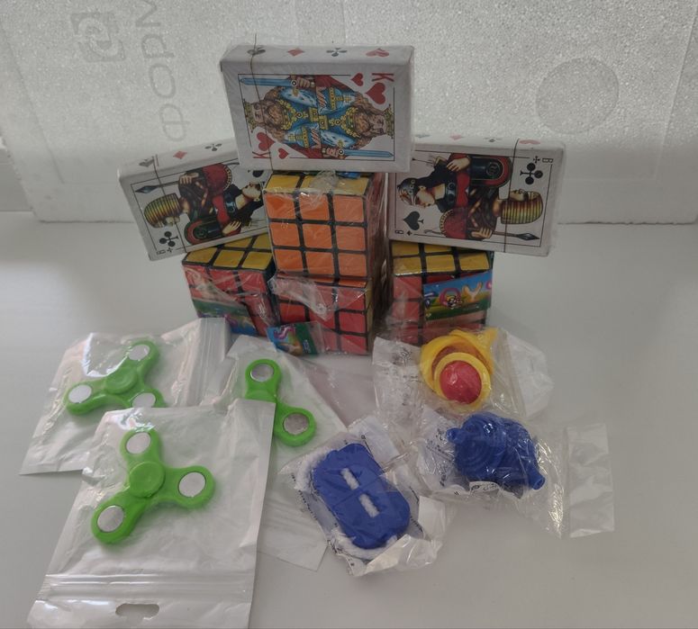 Новые игрушки Спиннер, карты