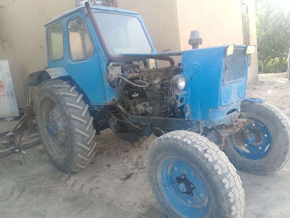 Traktor sotiladi