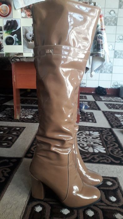 Продаётся женские сапоги