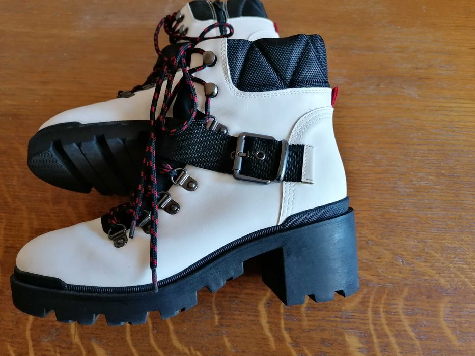 Ghete dama culoare alba