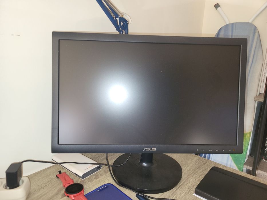 Продавам монитор Asus 21 inch