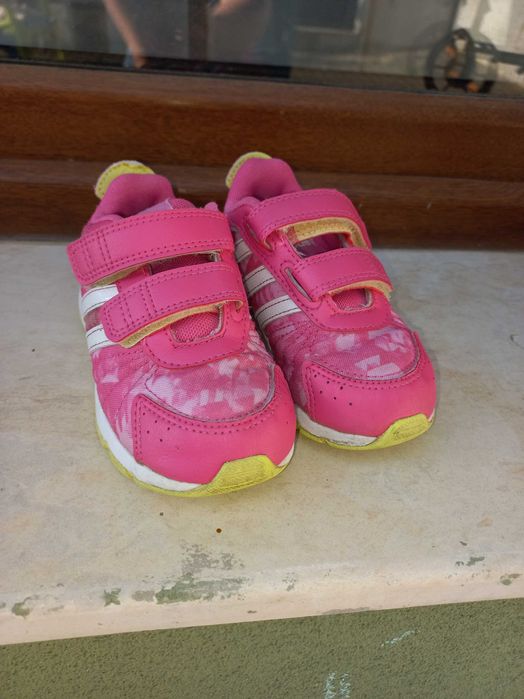 Маратонки адидас за момиче 23н