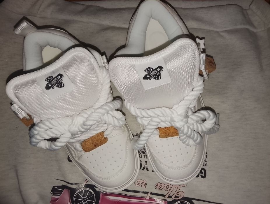 Новые, модные дутые кроссовки с язычком для девушек и парней