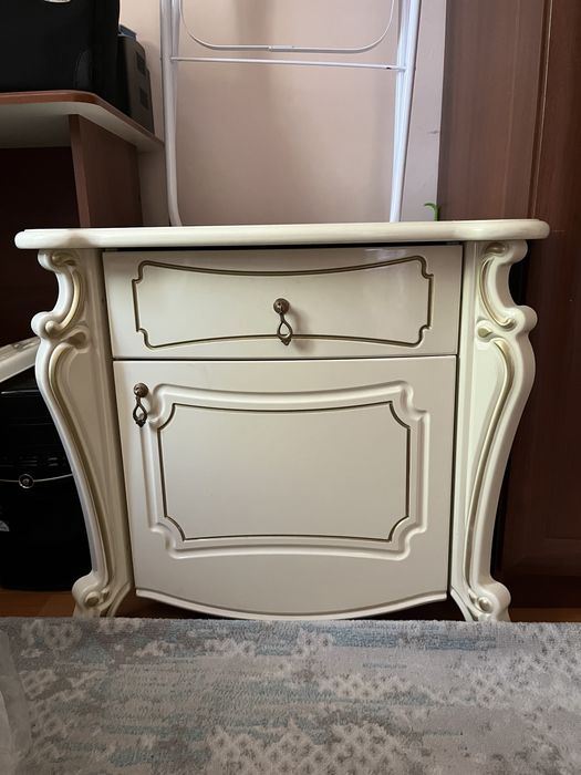 Спальный гарнитур сатылады.