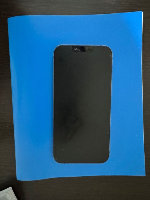 Продам Iphone 13 + Macbook 13 MGN93