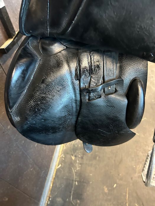 Седло за скачане Prestige 17,5