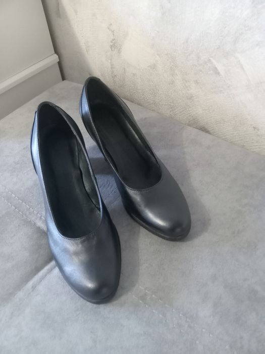 Продам женские туфли