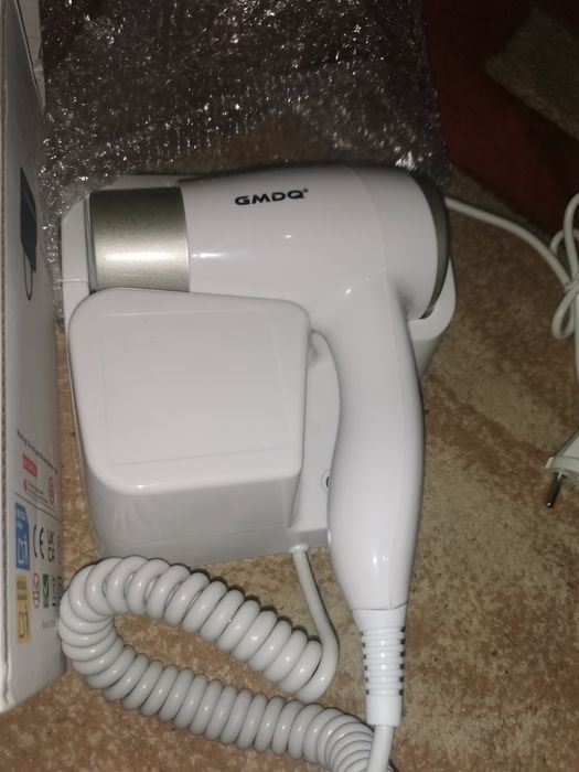 Uscator par cu suport perete