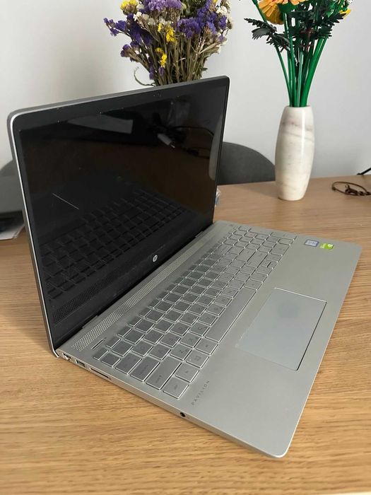 Лаптоп HP Pavillion 15 ck-001nu