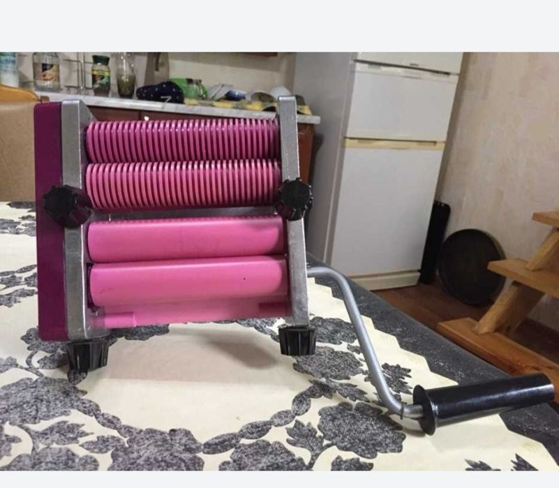 Продается лапшерезка ,тестораскатка