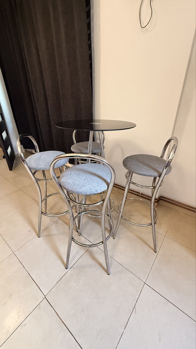 Set masa si 4 scaune pentru bar
