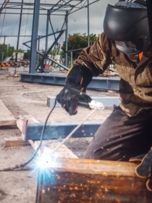 Делаю сварочные работы по дуговой сварке обращатся по номеру